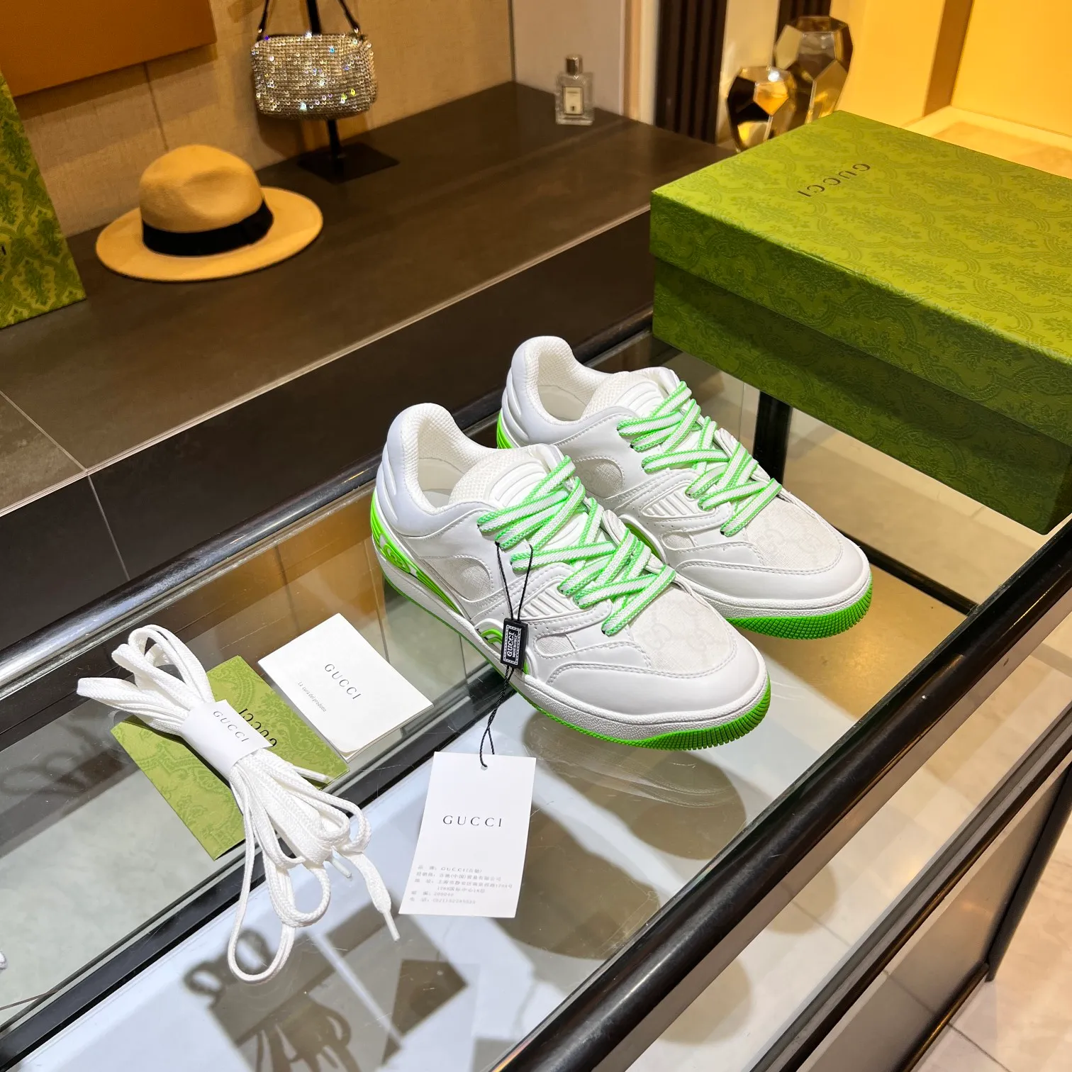 👟👟Ex-factory price 600👟👟 Men's size +10 high version, the top version of 2022 Gucci low-top sneakers! The new colors are reproduced one to one. New style for early spring, creating a perfect style💣💣💣street style🔥🔥🔥cool and trendy C-level fashionable outfit with a retro and futuristic feel🌹🌹🌹classic boot shape + British color-blocking design, super eye-catching. Various leather splicing, original reverse mold last type, imported high-end knitting needles showing exquisite texture! Open mold to customize high-density TPU outsole. 15 colors come out first. Size: Female 35-41 Male 39-46